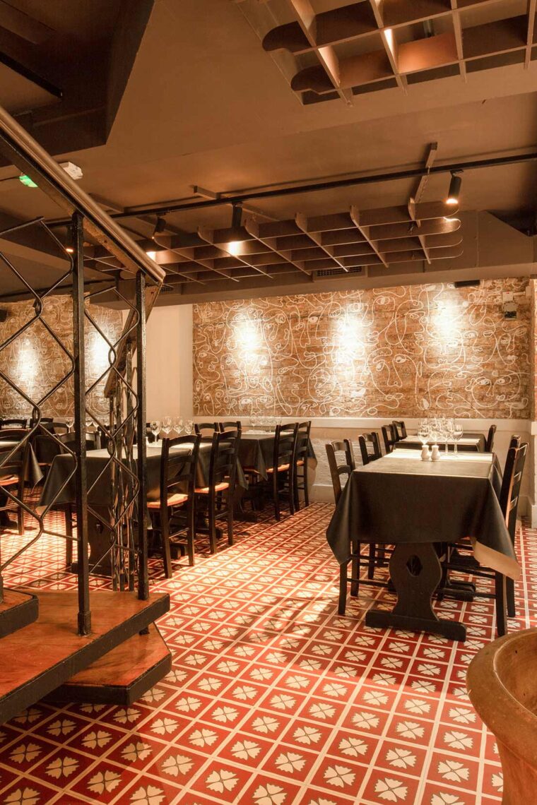 Restaurant with large capacity for group dining in London's Mayfair