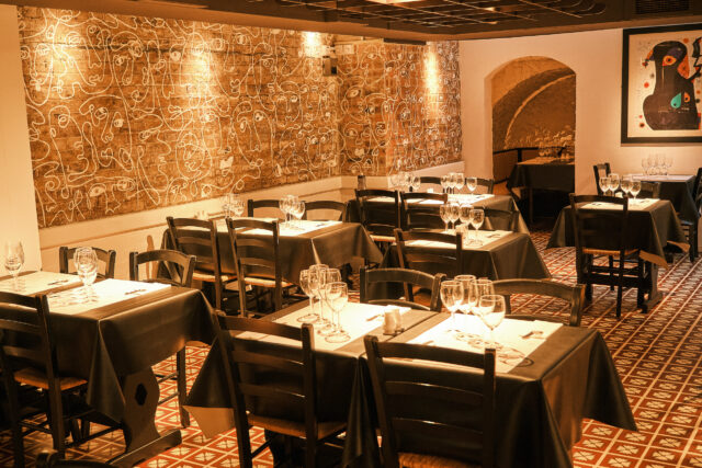 Restaurante con bar de tapas y salas privadas para grupos en bodega (Mayfair)